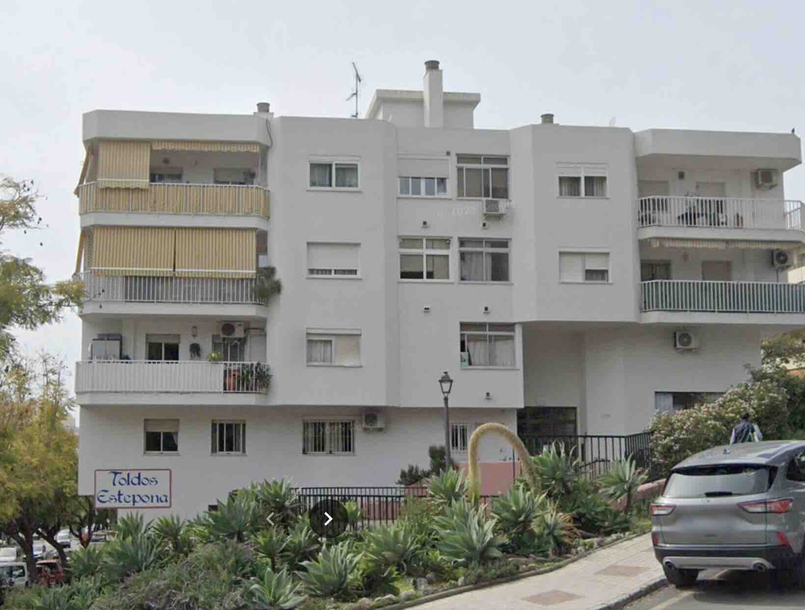 Inmueble en Avda Andalucia-Estepona+ Suelo Seneca-Herrera- Sevilla